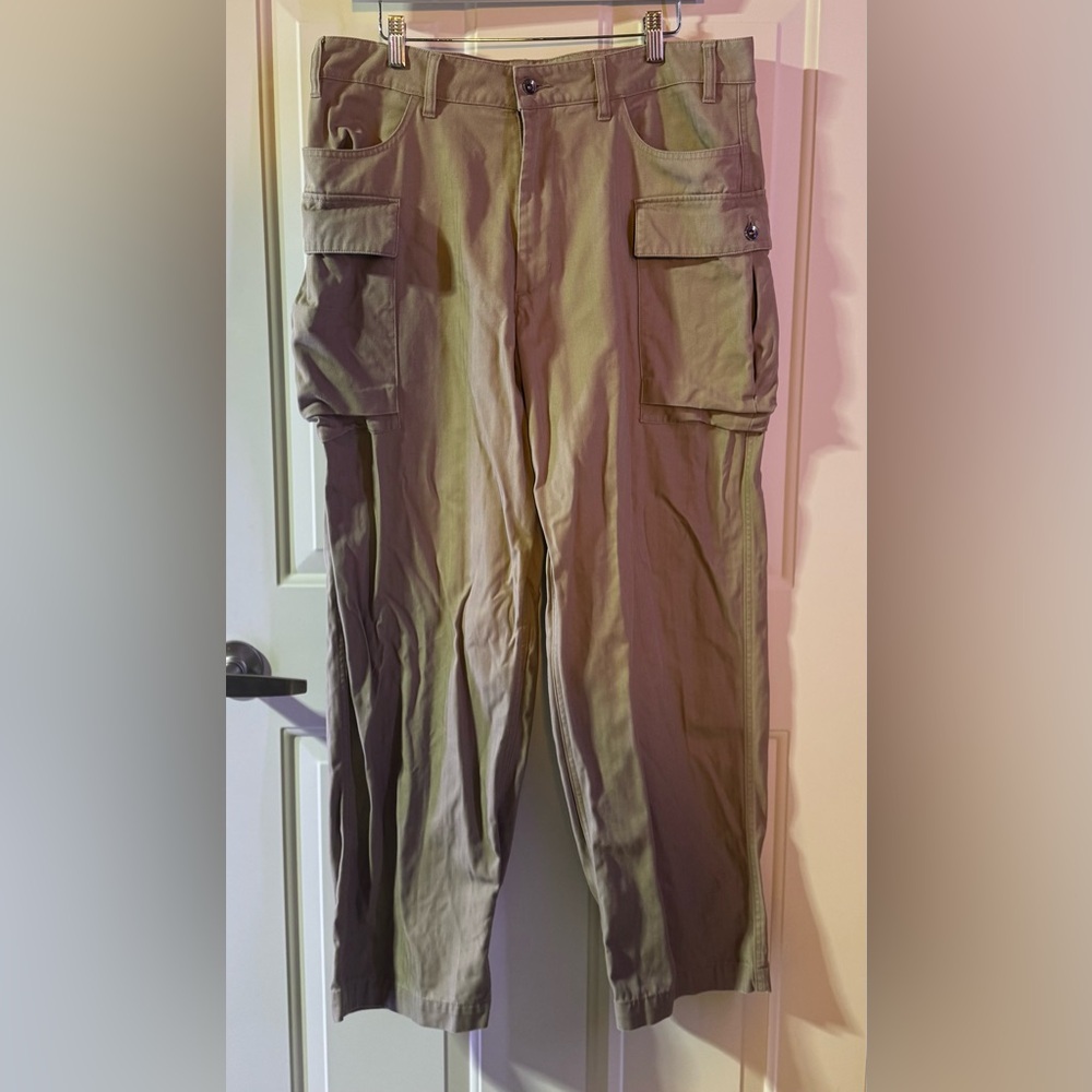 NIKE Men's Classic Cargo Pants in Tan